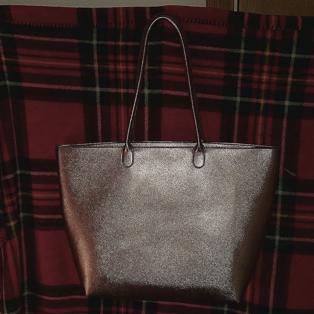 Shoulder beautiful gold color bag